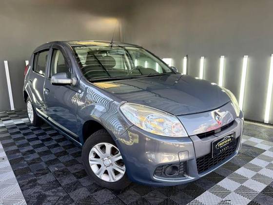 RENAULT SANDERO 1.0 EXPRESSION 16V FLEX 4P MANUAL RENAULT SANDERO 1.0 EXPRESSION 16V FLEX 4P MANUAL